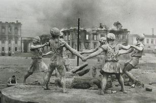透过苏联犹太人的眼睛:摄影、战争和大屠杀